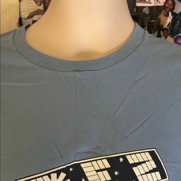 💥 Uniqlo Blue Peppermint Graphic Tee - Picture 3 of 6